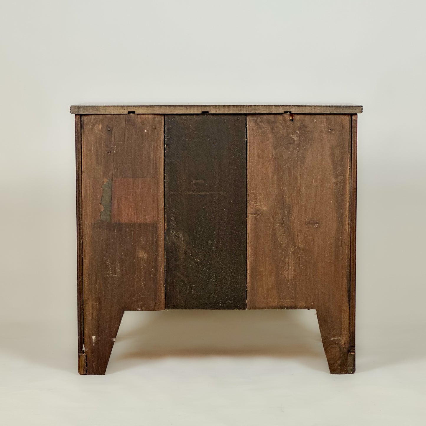 Antique Georgian Mahogany Bow Front Chest of Drawers Of Small Proportions